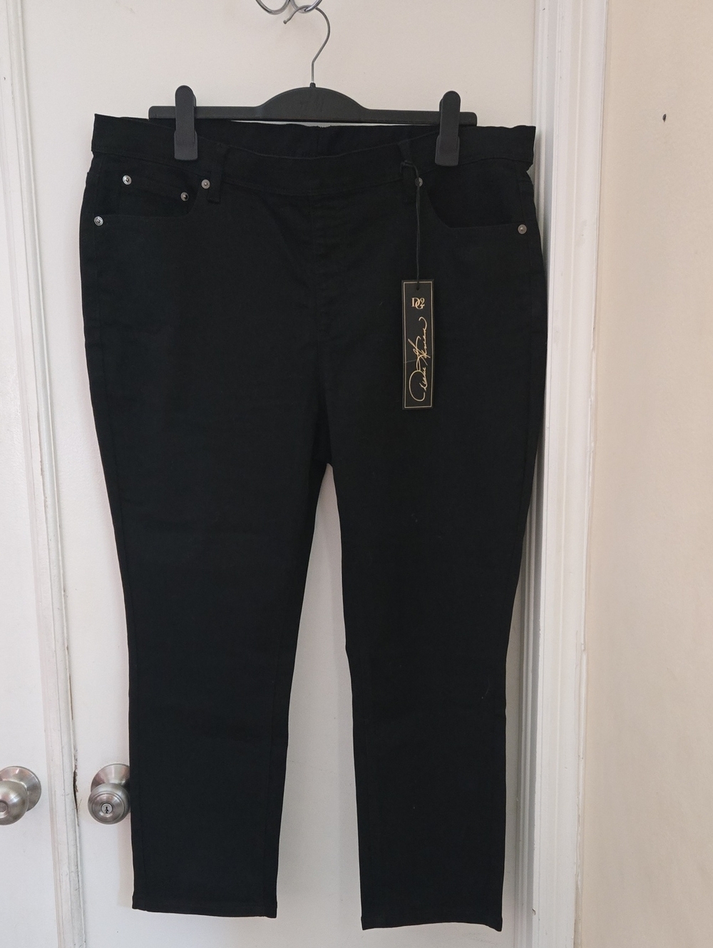 DG2 by Diane Gilman Solid Black Straight-Leg Jeans